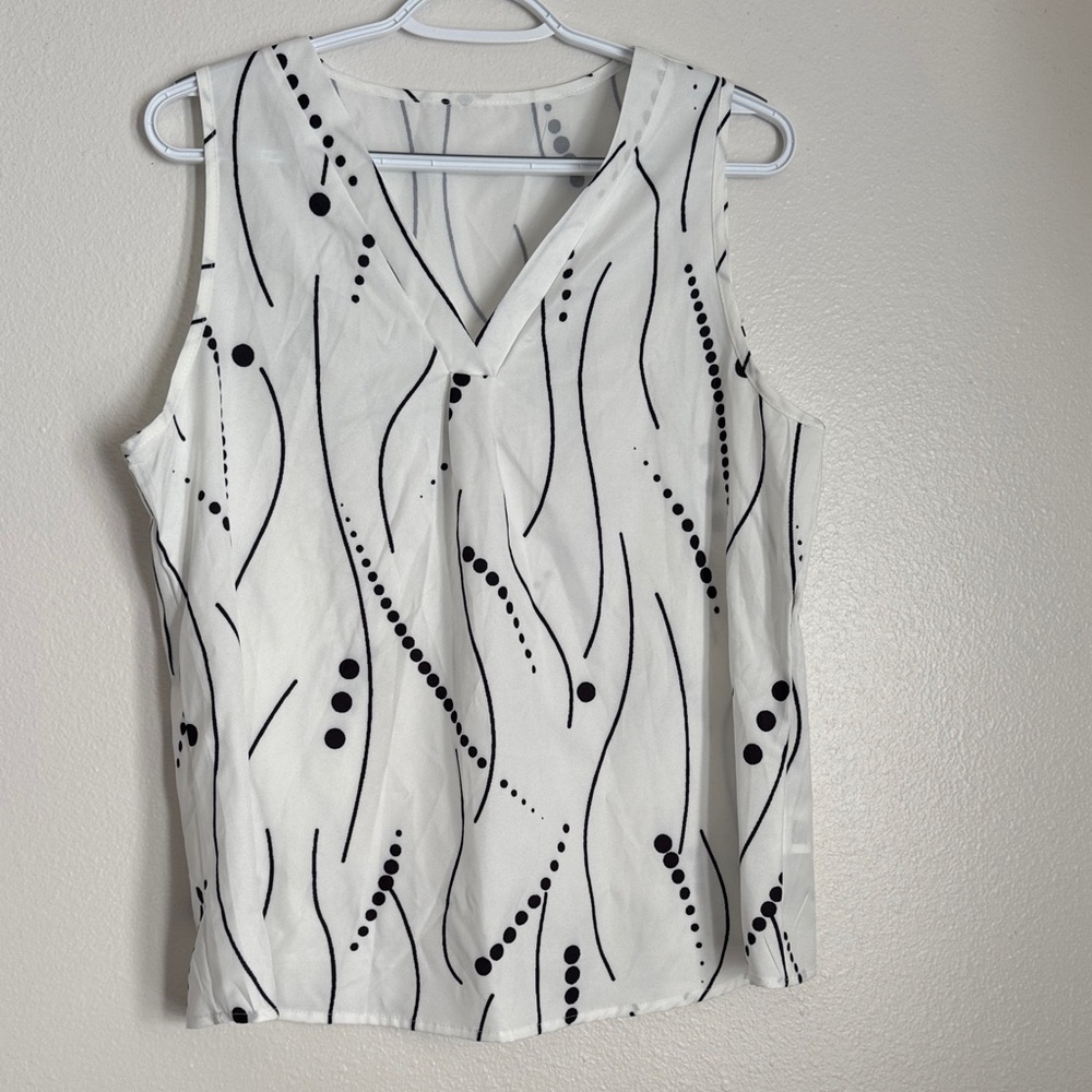 Sleeveless White and Black Patterned Top